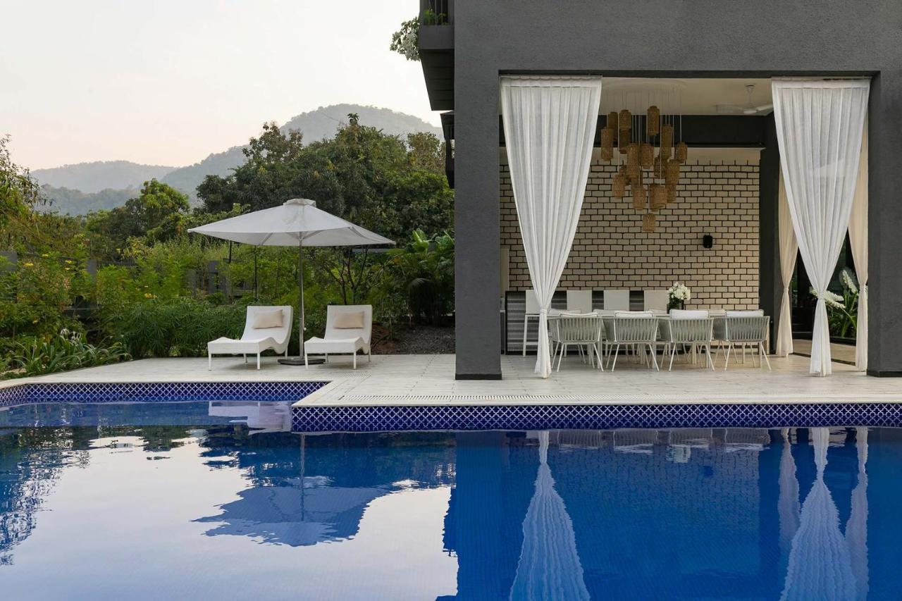 Stayvista At The Charcoal Villa Luxury Collection Alibag Exterior photo